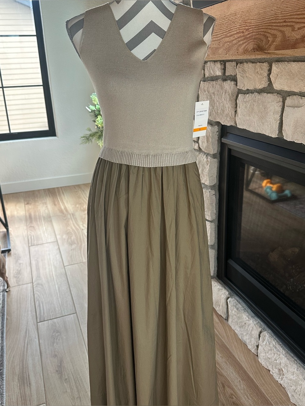 🆕NWT Taylor Women's Twofer Sweater Maxi  Dress
Tan Size Small